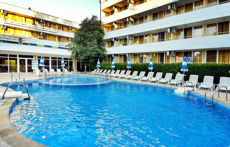 Oasis — view 2